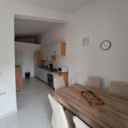 Apartments Maretic Mandre Esterno foto
