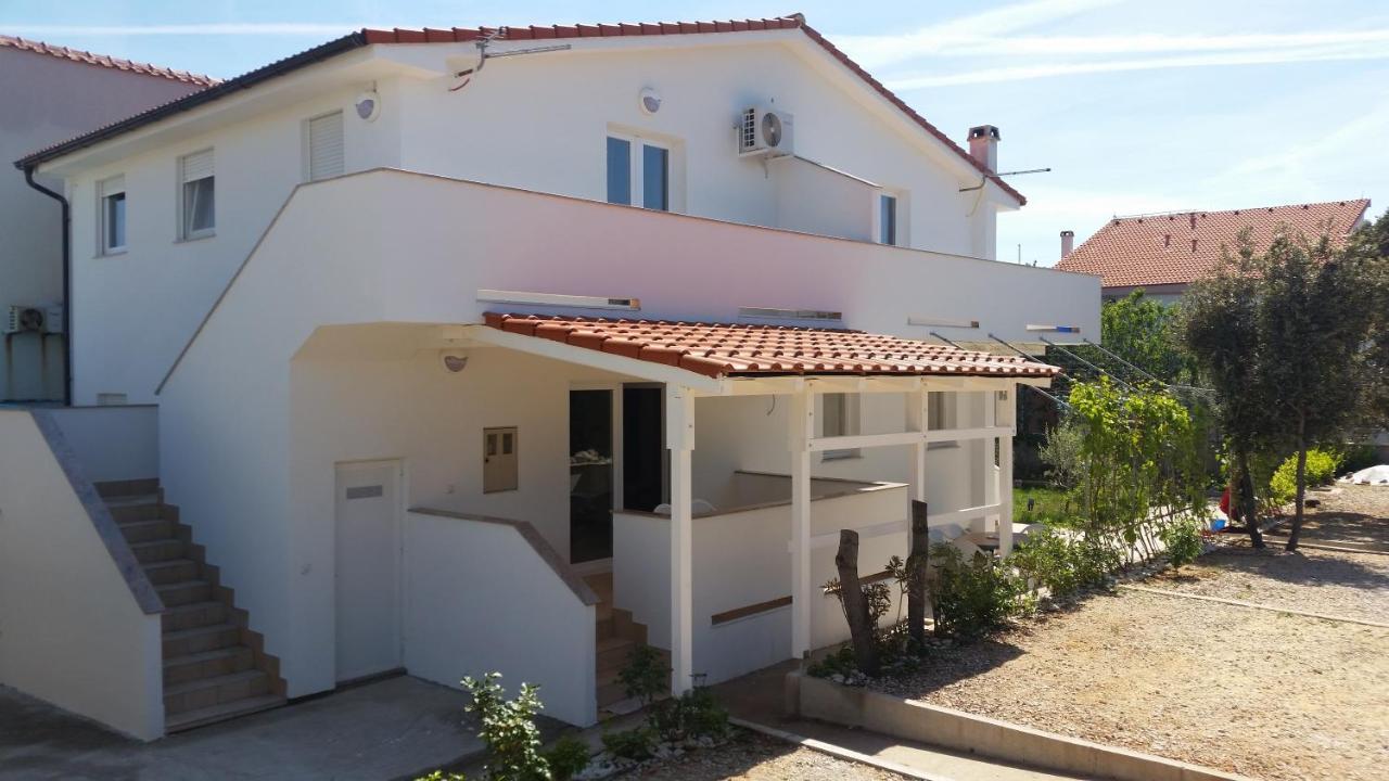 Apartments Maretic Mandre Esterno foto