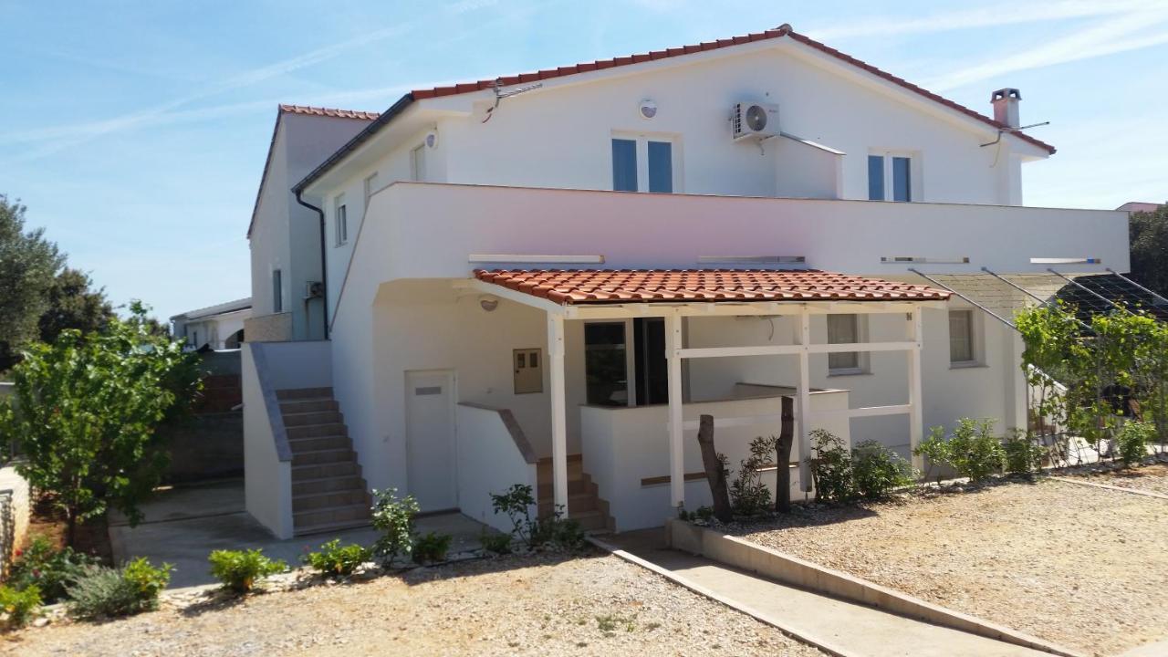 Apartments Maretic Mandre Esterno foto
