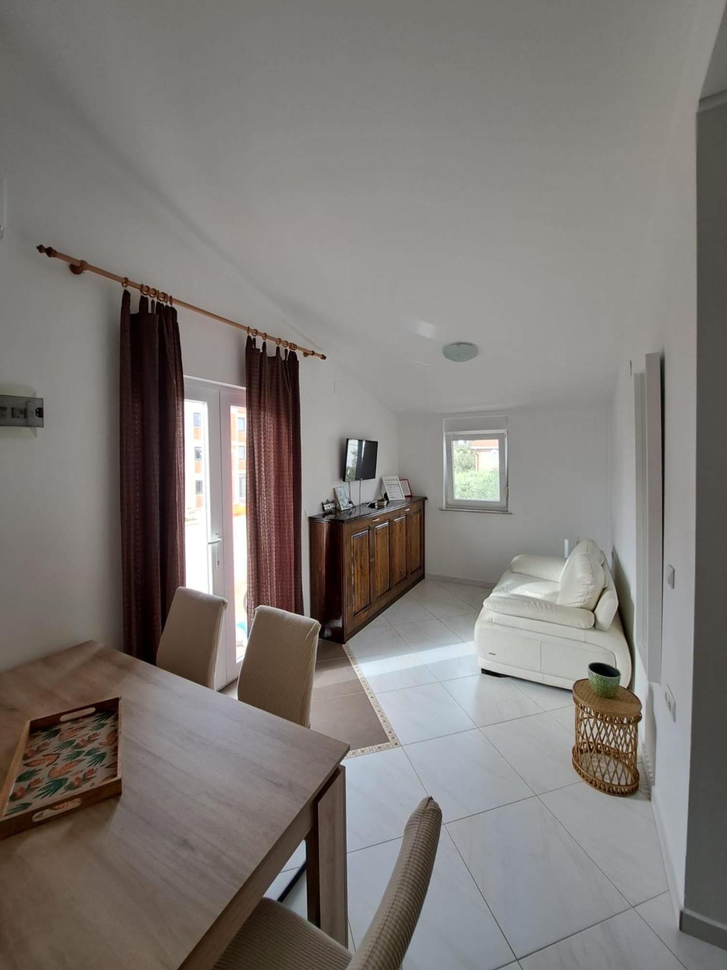 Apartments Maretic Mandre Esterno foto