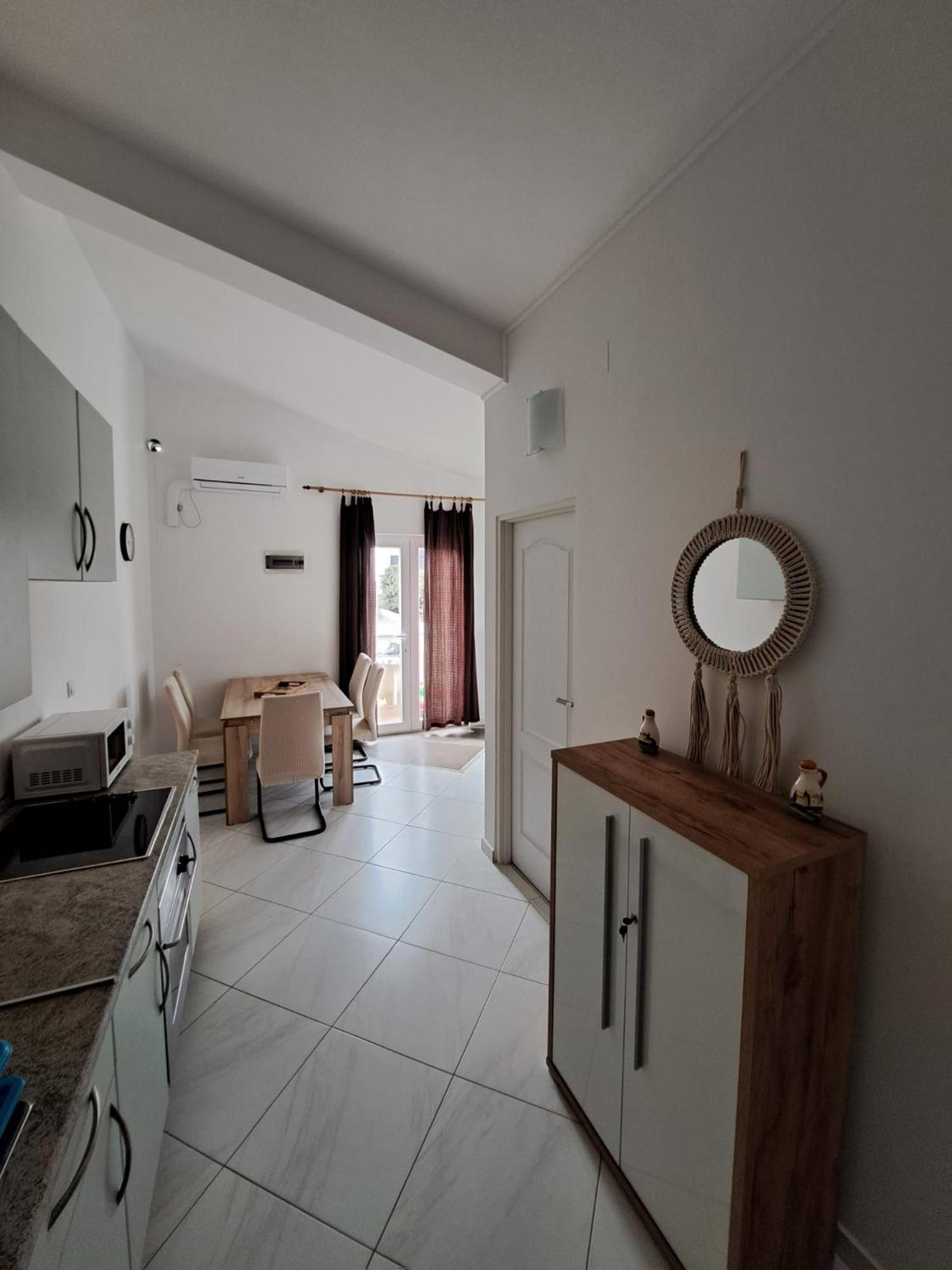 Apartments Maretic Mandre Esterno foto