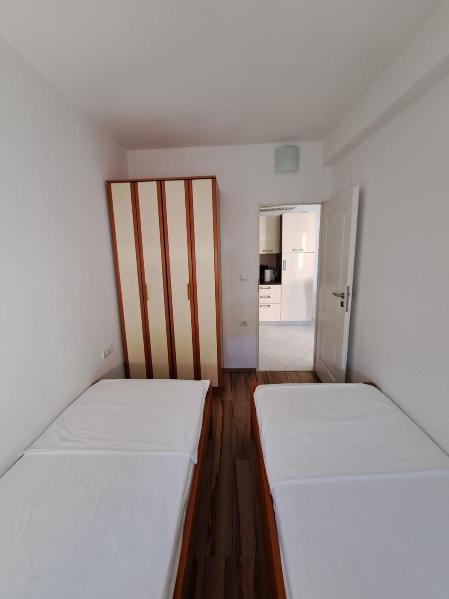 Apartments Maretic Mandre Esterno foto