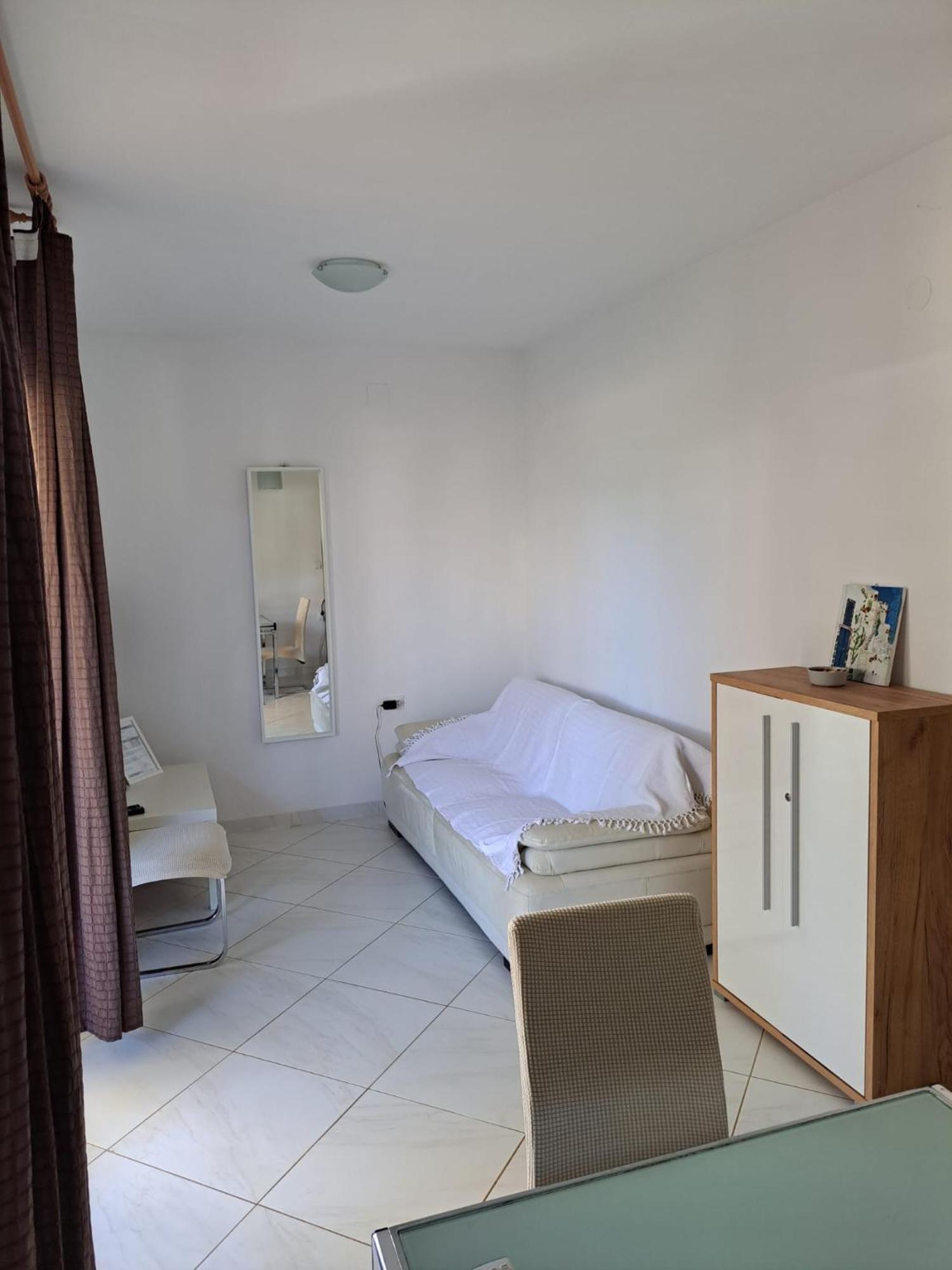 Apartments Maretic Mandre Esterno foto