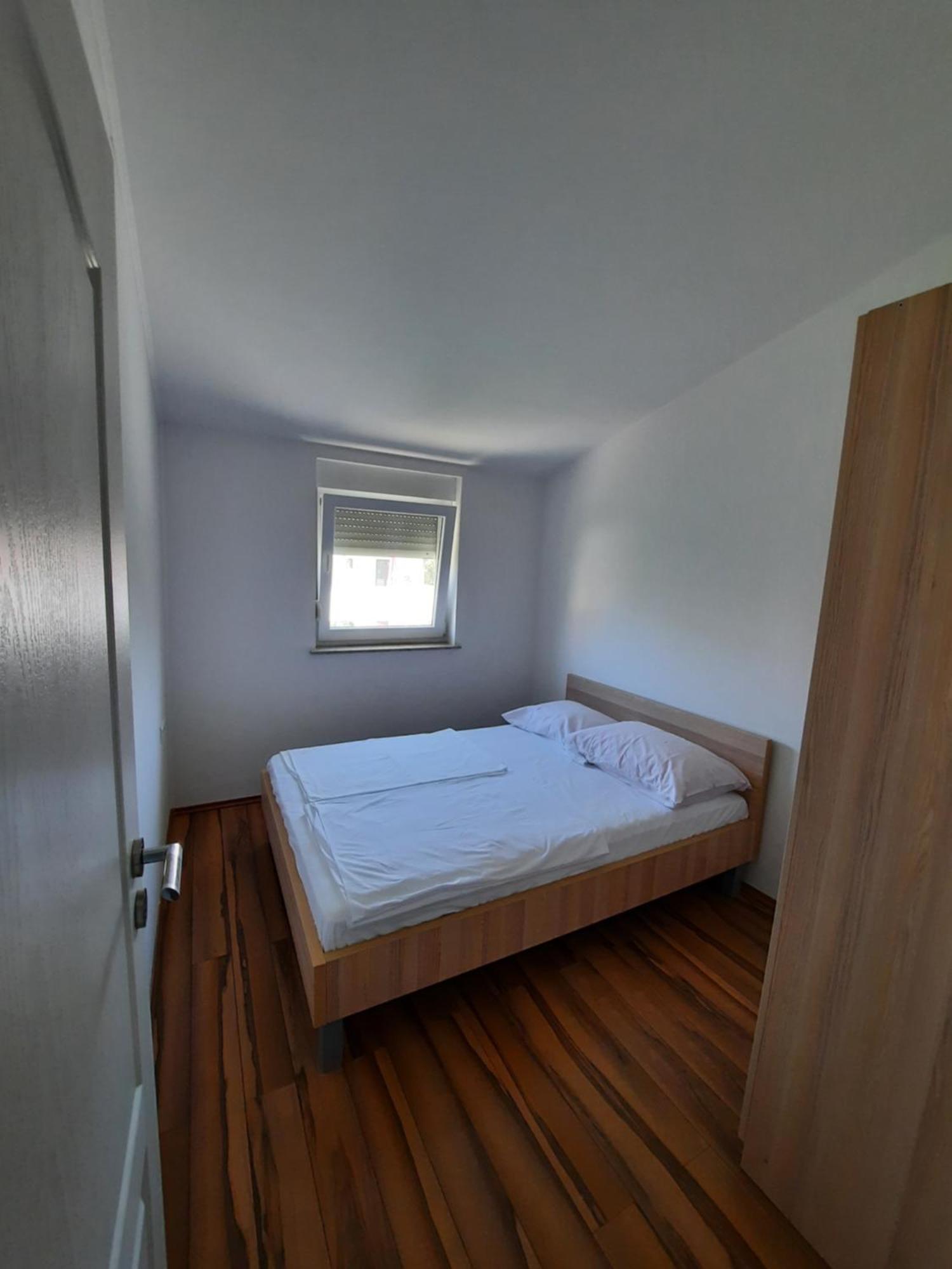 Apartments Maretic Mandre Esterno foto
